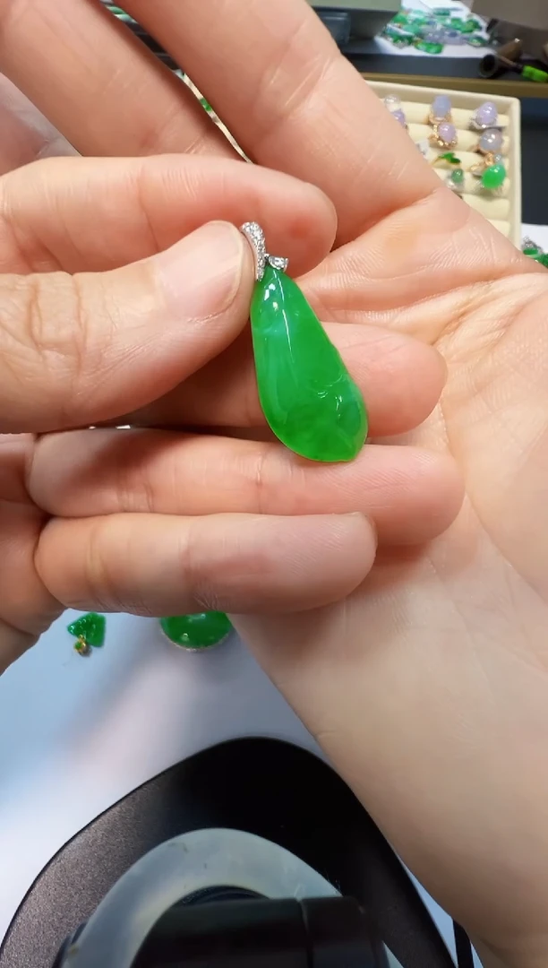 吊坠(不含链)18K金镶嵌翡翠4800