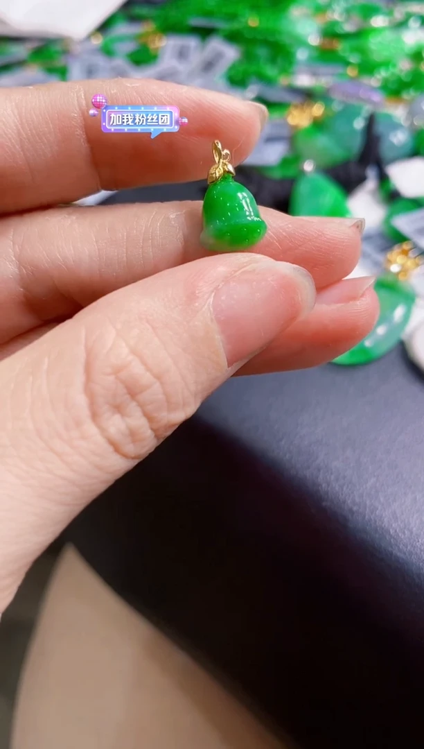 定制翡翠18K金镶嵌吊坠