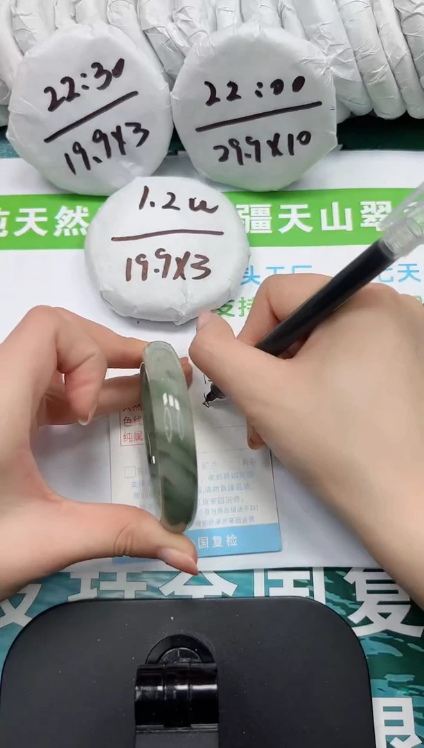 【闪购商品】石英质玉手镯未镶嵌k135-56