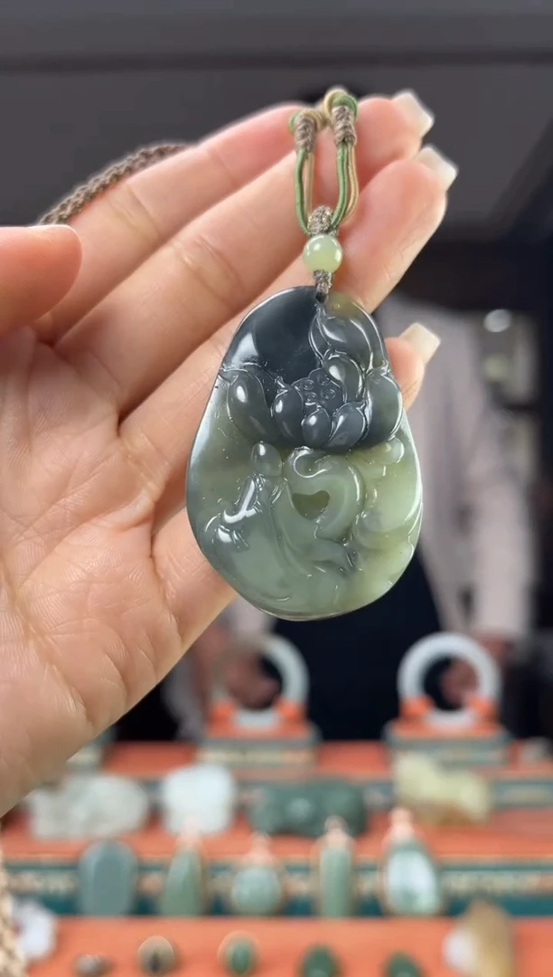 颈饰未镶嵌和田玉佩佩