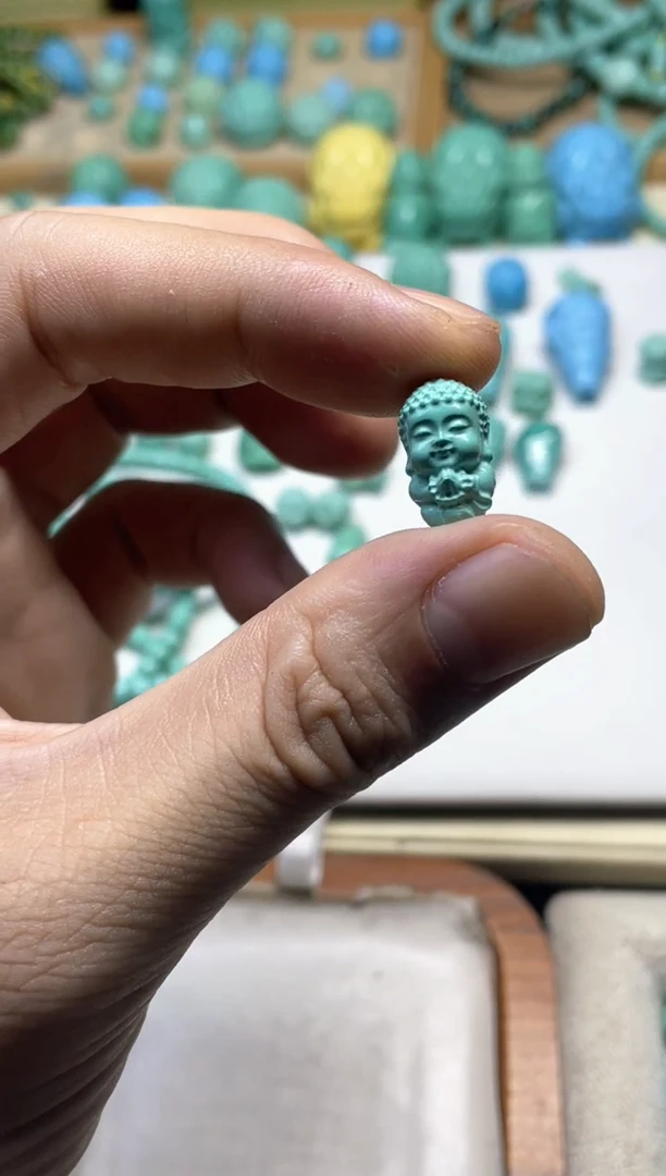 无非金属绿色立体宝宝佛