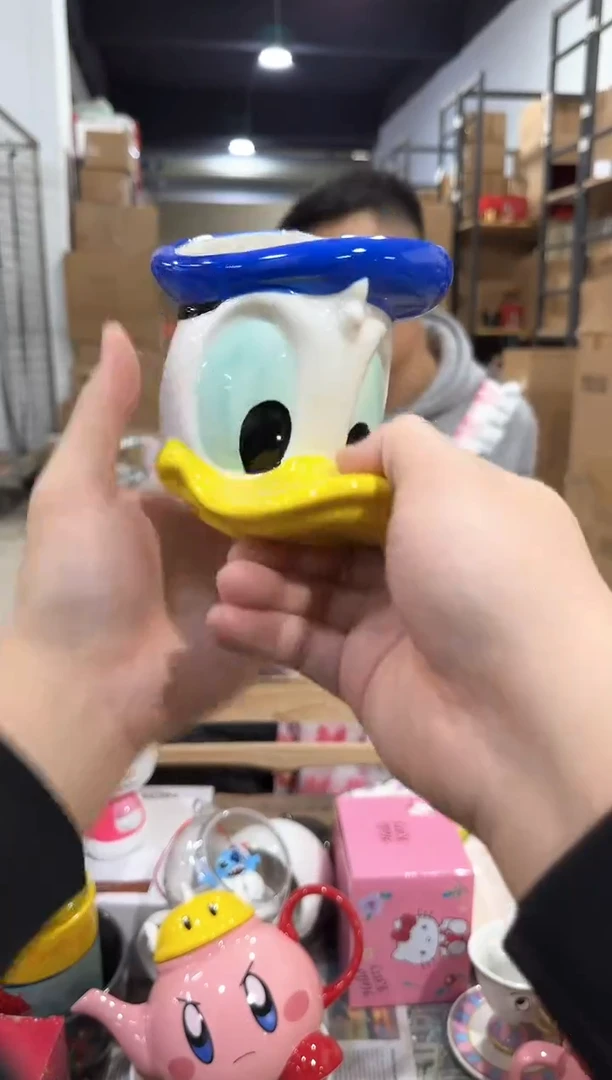 瓷片唐老鸭头杯   闭嘴款