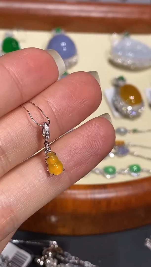 【闪购商品】翡翠颈饰18K金镶嵌吊坠