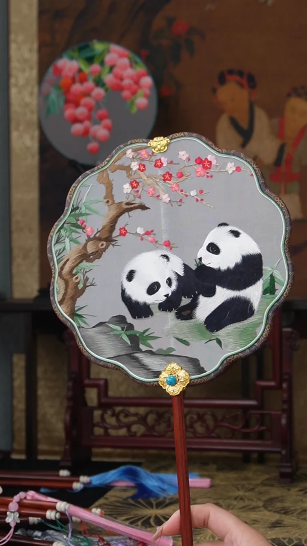刺绣绣花团扇非遗