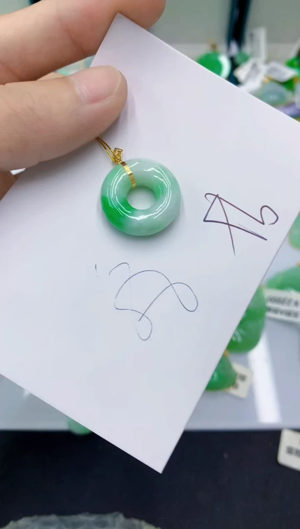 翡翠18K金镶嵌颈饰翡翠