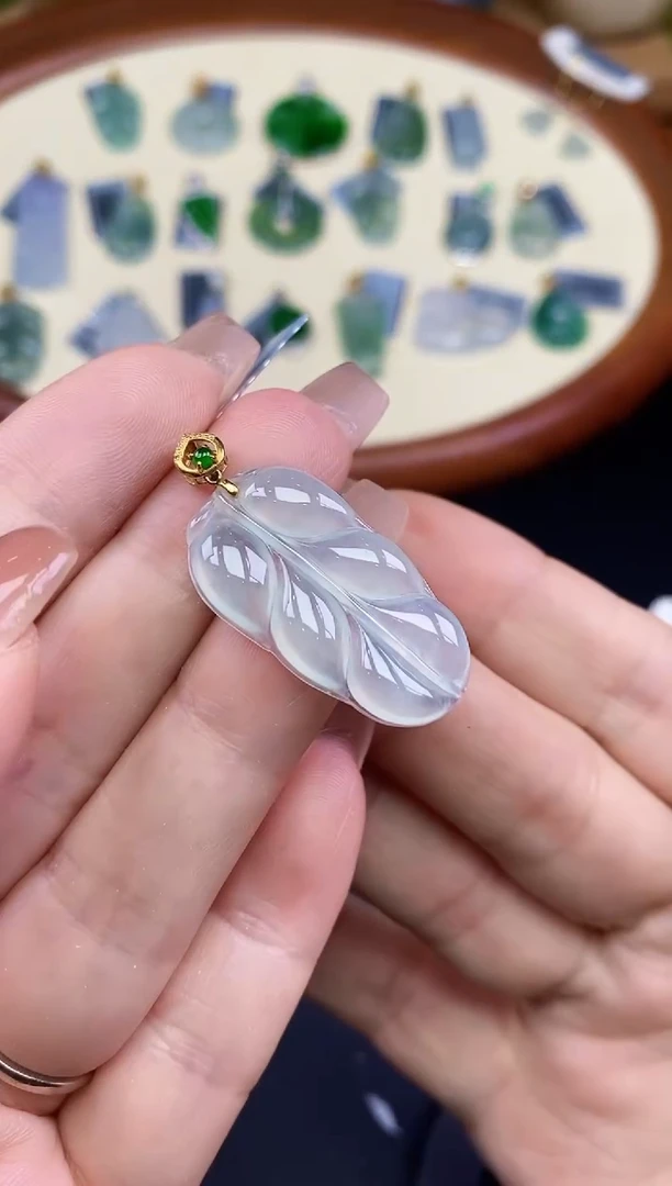 吊坠(不含链)18K金镶嵌翡翠叶子18K金扣镶嵌@@CMT