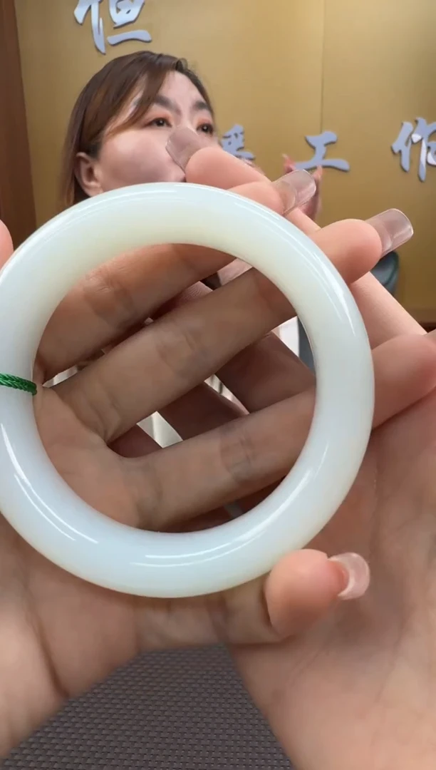 【闪购商品】和田玉手镯未镶嵌57