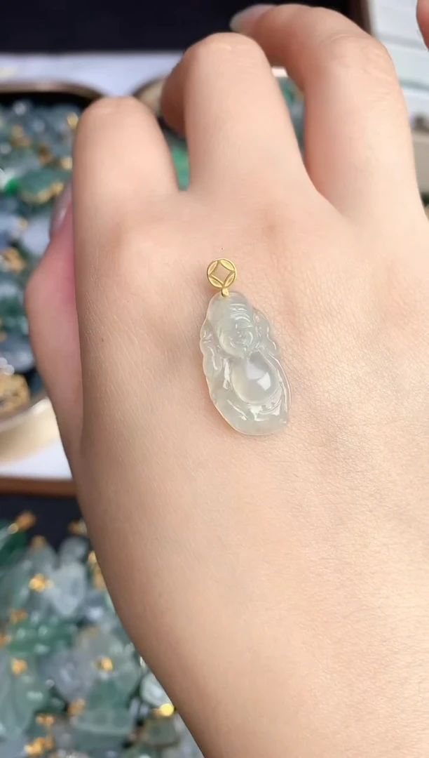 颈饰18K金镶嵌翡翠2025110601