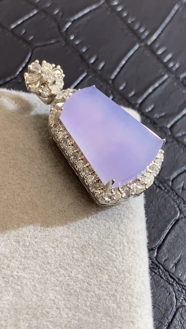 颈饰18K金镶嵌翡翠收到货48小时鉴赏期（超时不退不换）