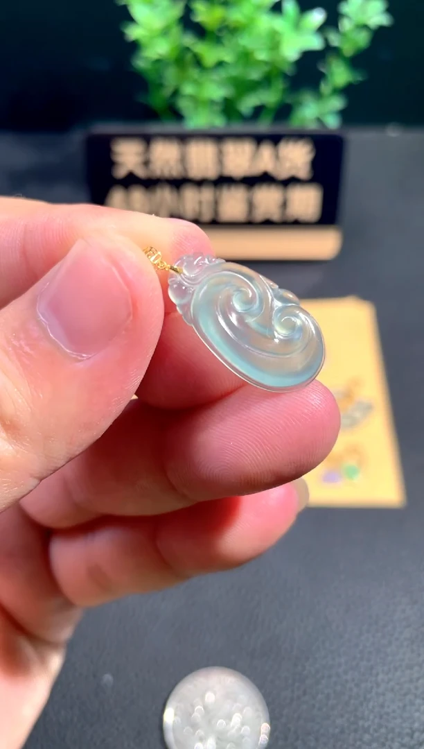 颈饰18K金镶嵌翡翠翡翠