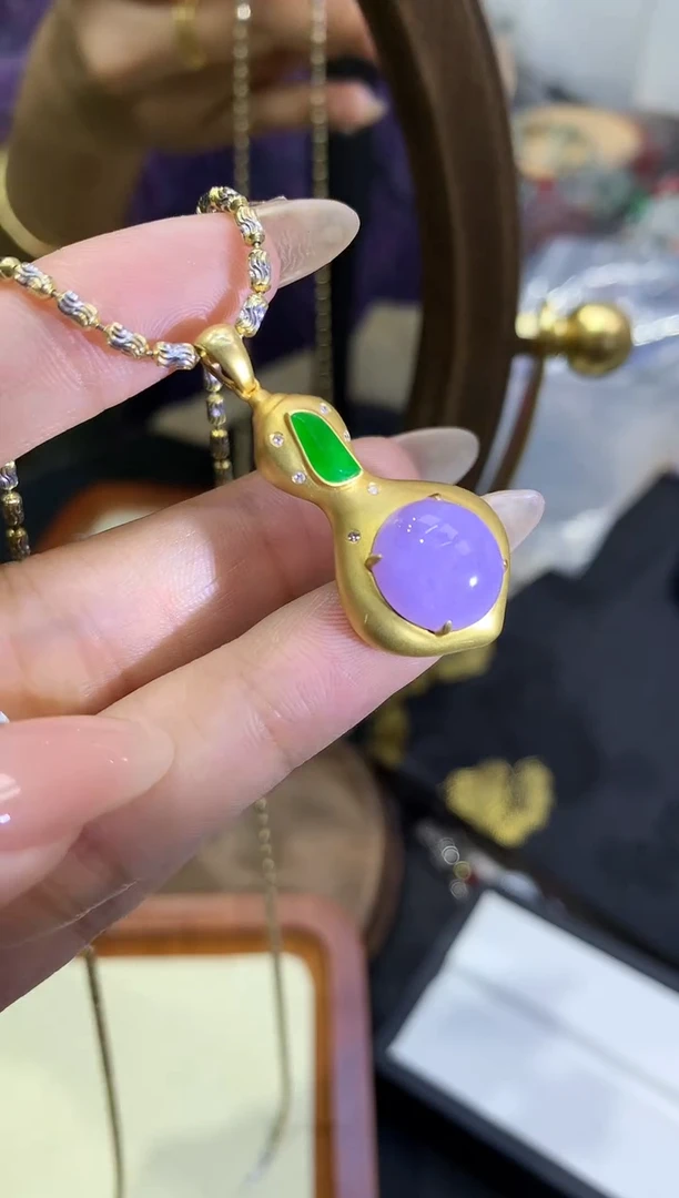 18K金镶嵌挂件翡翠葫芦不含链