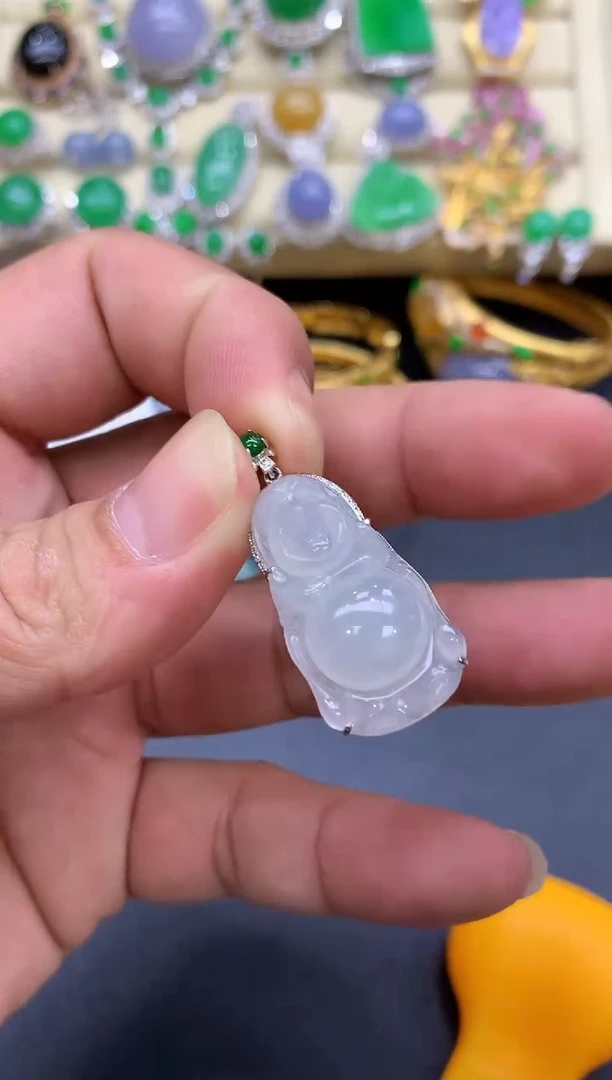 颈饰18K金镶嵌翡翠66-中国好珍宝