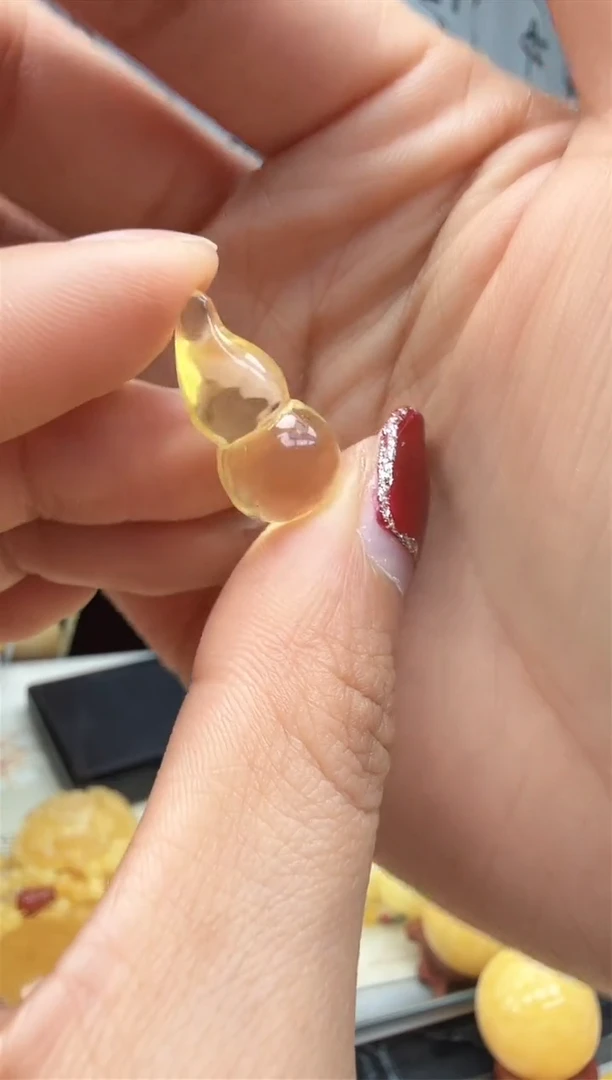 【闪购商品】琥珀裸石未镶嵌葫芦