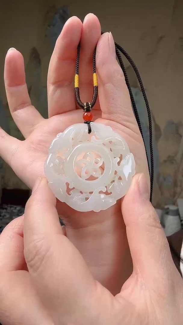 颈饰未镶嵌和田玉.