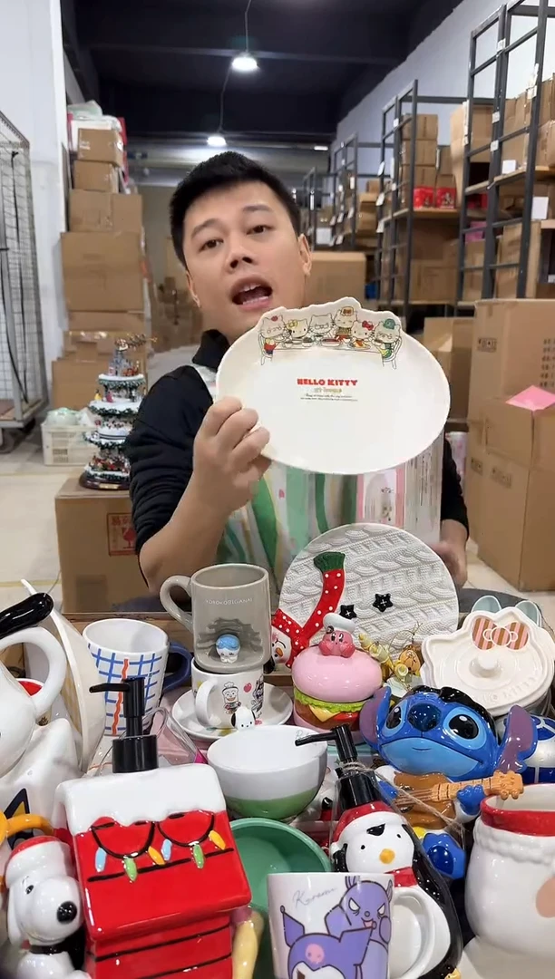 瓷片原盒kt猫一家人餐盘