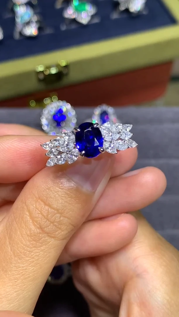 戒指蓝宝石18K金镶嵌2.03CT