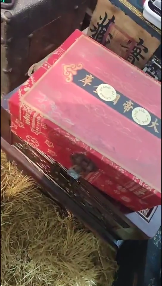 香榧木开封红色花花全全小盒子