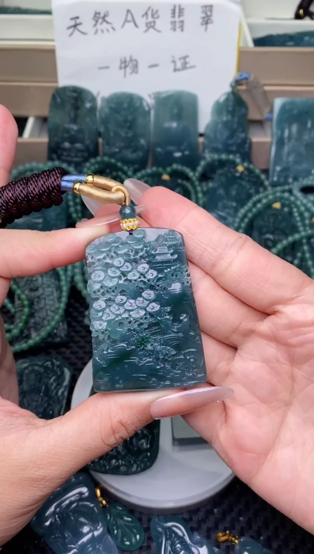 翡翠未镶嵌颈饰