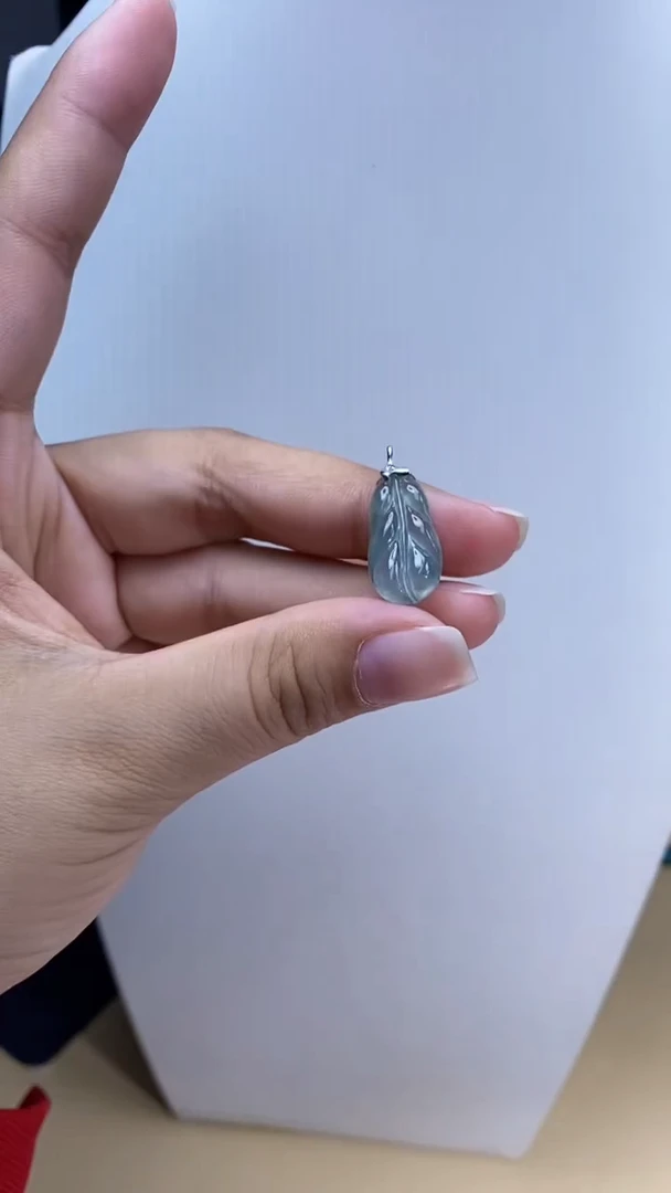 颈饰未镶嵌翡翠挂件