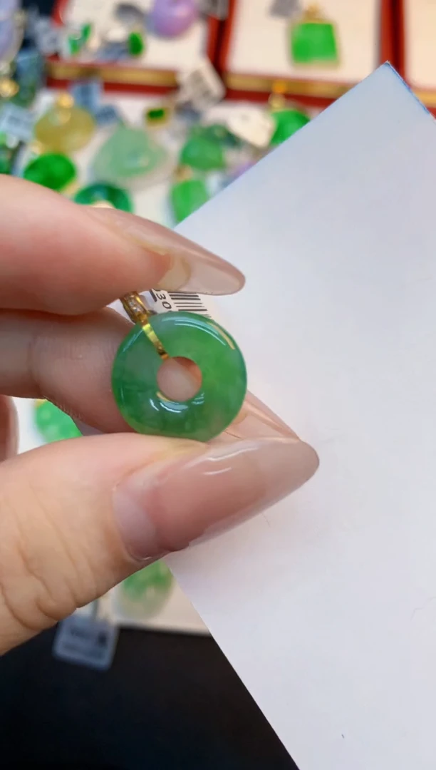 翡翠未镶嵌颈饰1