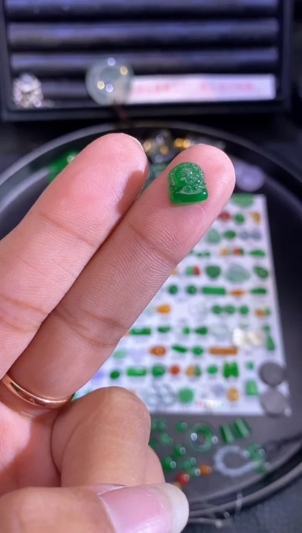 未镶嵌挂件翡翠佛