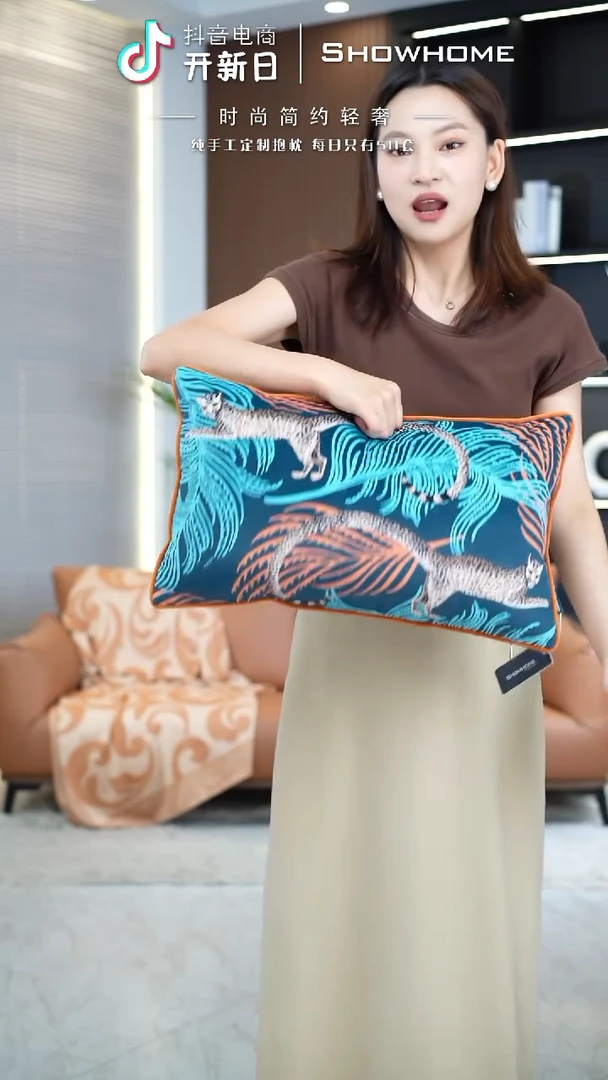 化纤豹纹图案腰枕30X50