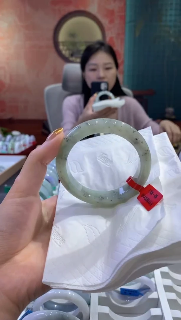 翡翠手镯未镶嵌多人08736