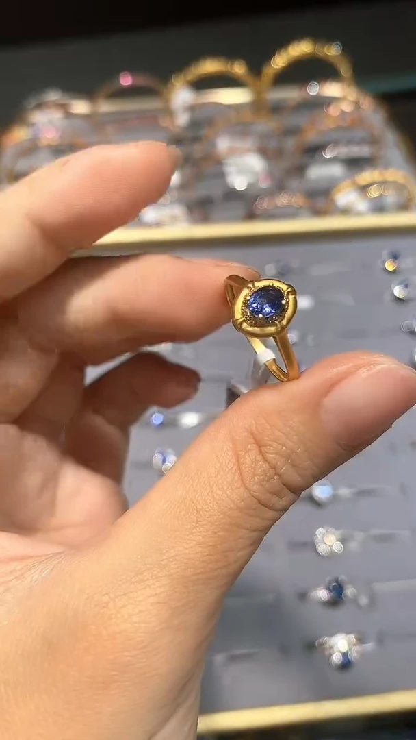 戒指蓝宝石18K金镶嵌