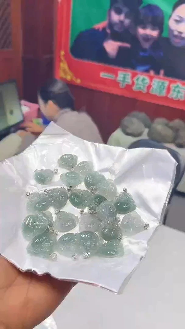 吊坠(不含链)未镶嵌翡翠佛公吊坠随机发一