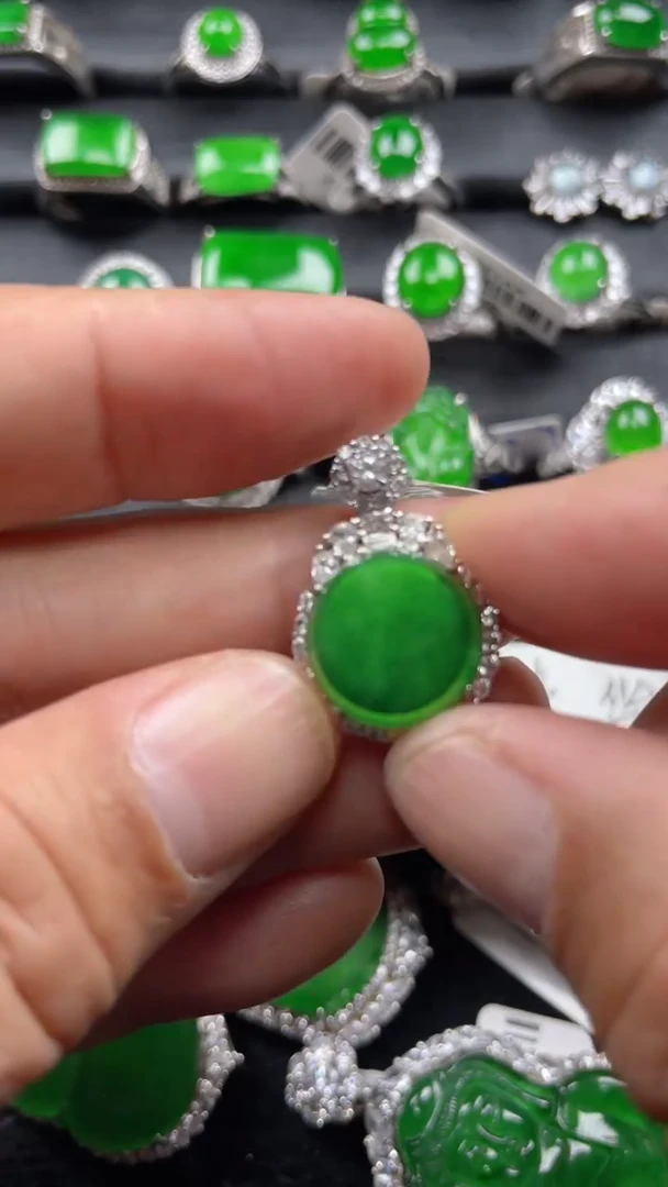 【闪购商品】翡翠颈饰银S925镶嵌翡翠