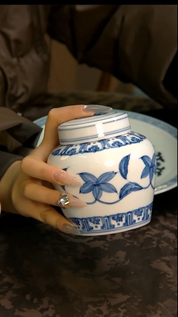 【闪购商品】青花手绘花卉茶叶罐