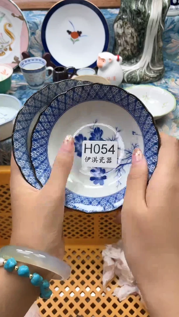 瓷片谁****了      H054
