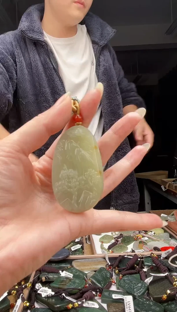 颈饰未镶嵌和田玉1