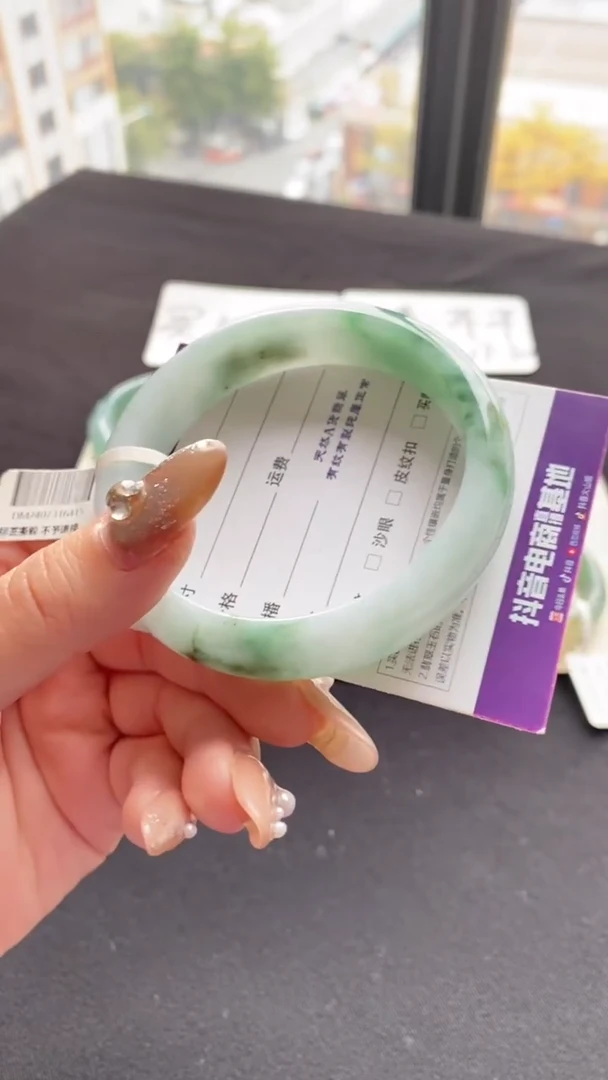 【闪购商品】翡翠手镯未镶嵌61正圈飘花--不退不换