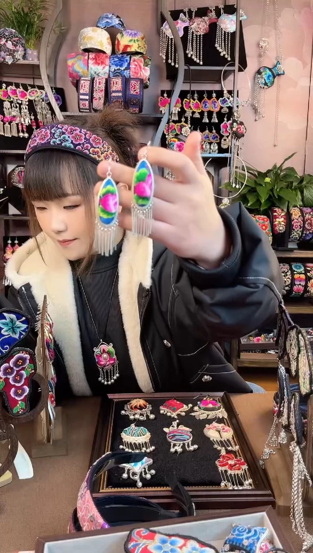 织绣民族风手工非遗老绣饰品702