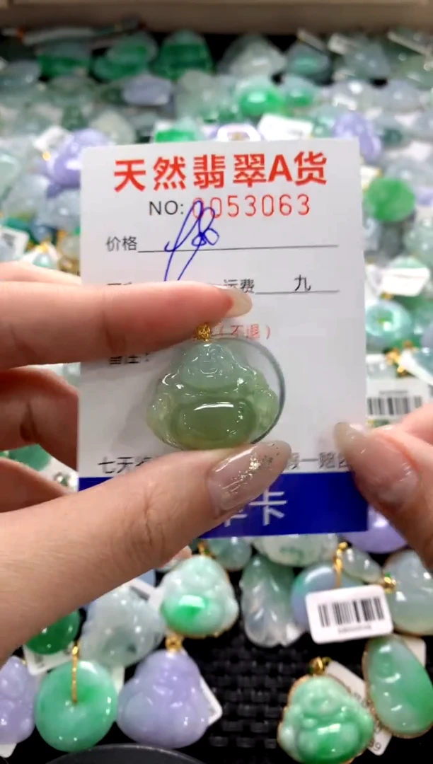 颈饰18K金镶嵌翡翠1111111111111111