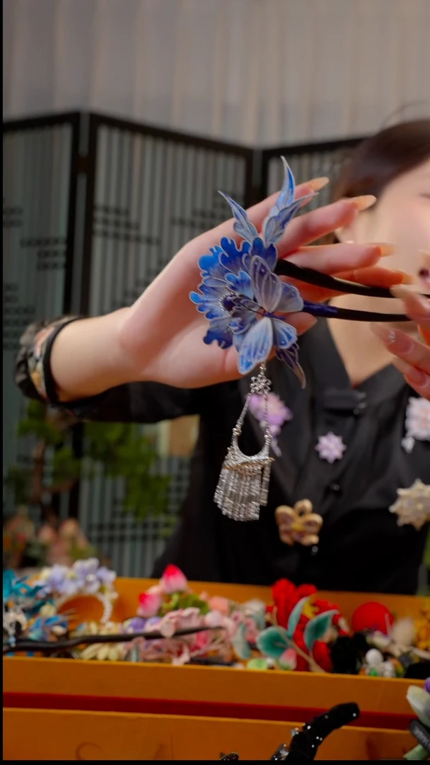 刺绣L****?非遗苏绣绒花手工饰品