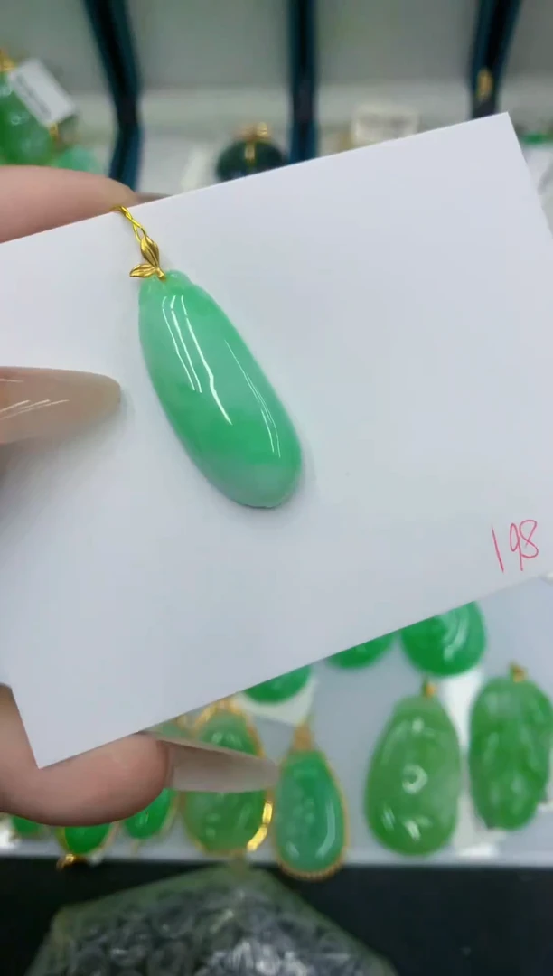 颈饰18K金镶嵌翡翠111111