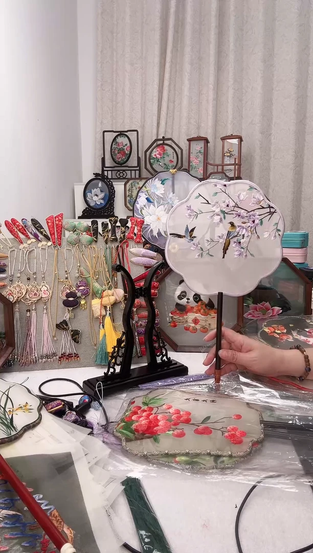 扇子苏绣作品手工团扇