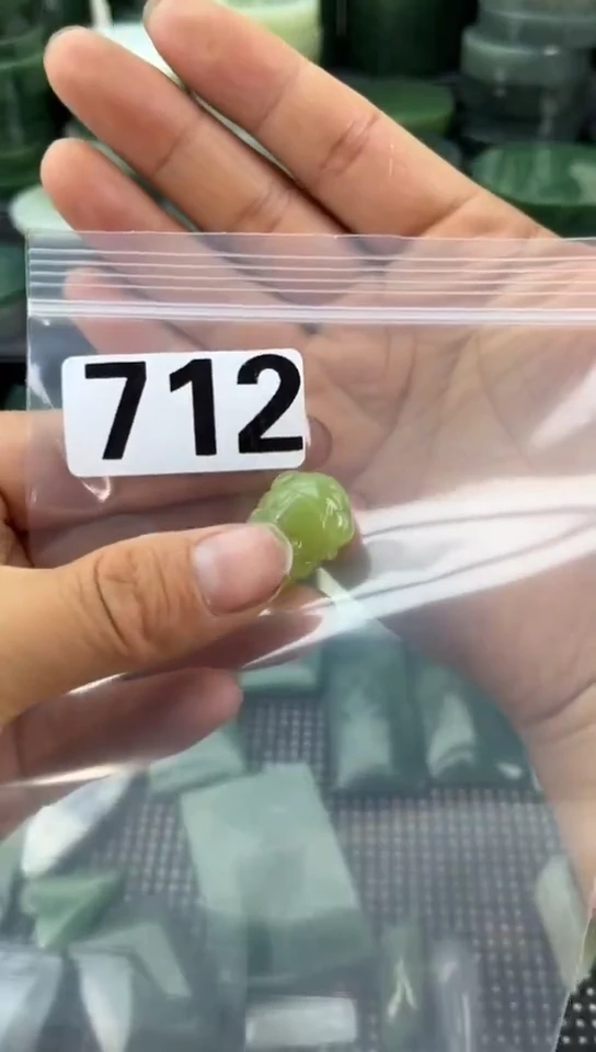 和田玉未镶嵌珠宝半成品貔貅