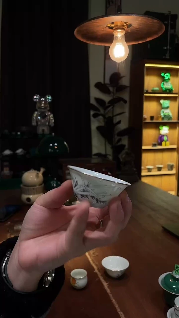 包银墨色兰花杯..