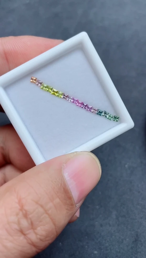 裸石彩色蓝宝石裸石一组