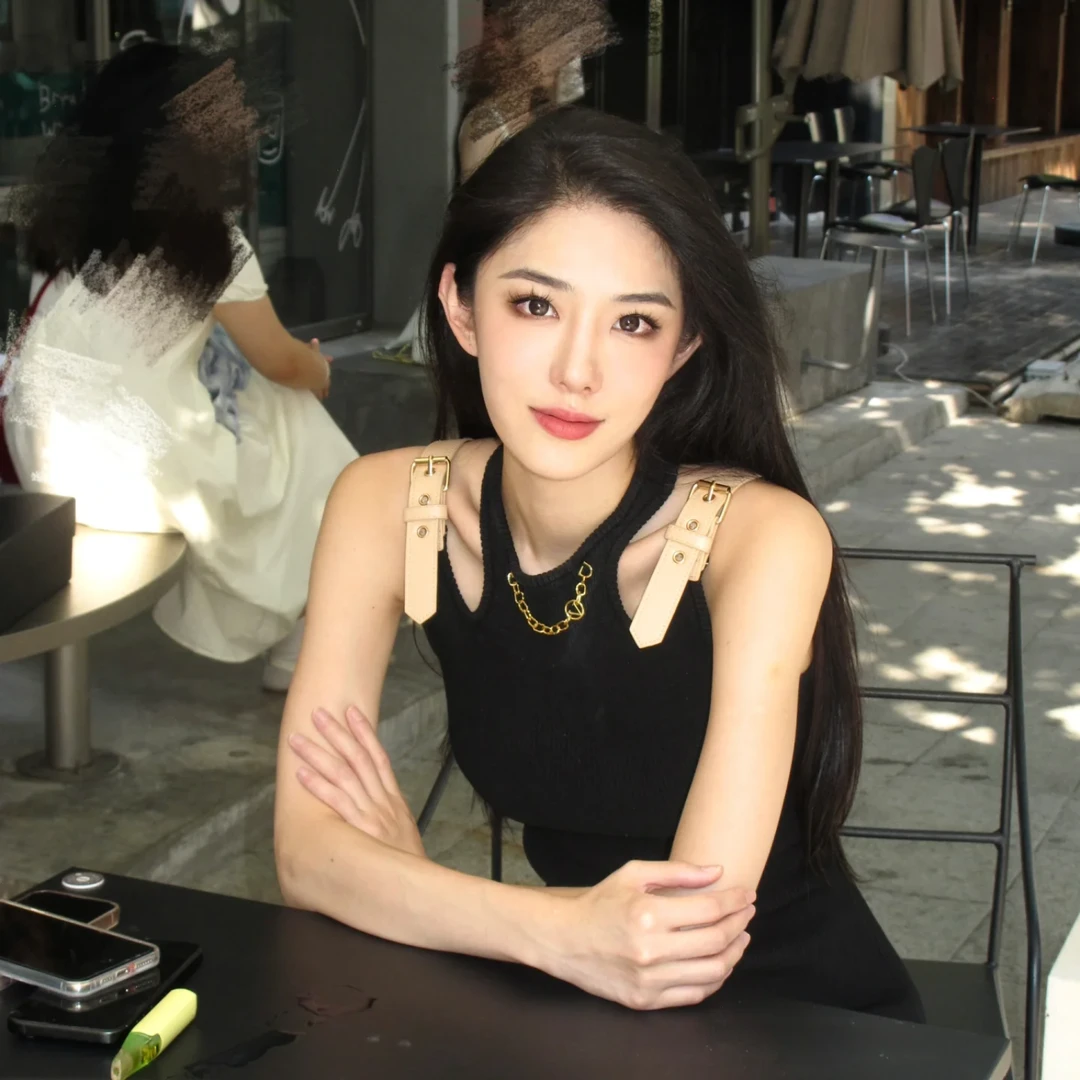 《猪猪出品》2025夏季上新黑色挂脖吊带背心608