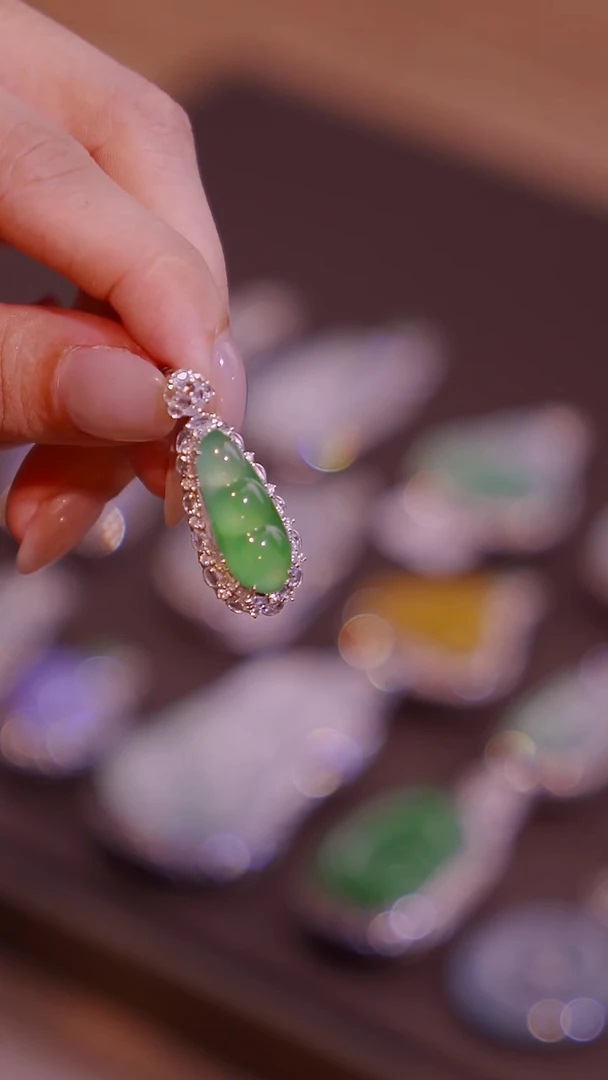 吊坠(不含链)18K金镶嵌翡翠a43