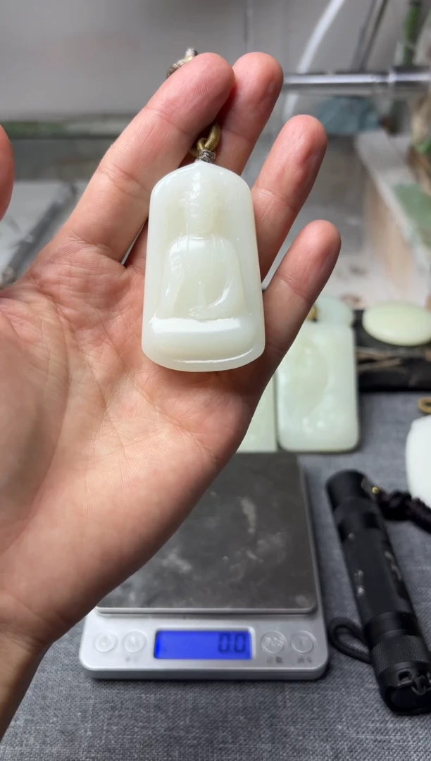 素衣观音60× 36.7天然玉石未镶嵌颈饰