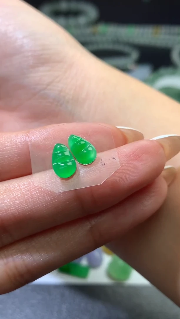 未镶嵌定制翡翠毛货 8.8-5.3-2.4