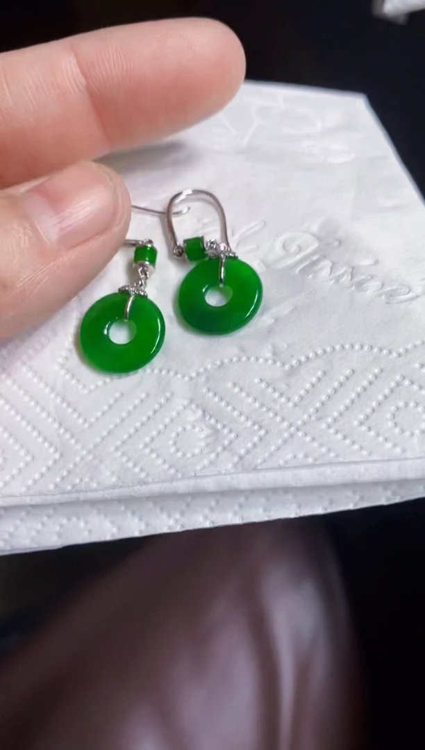 颈饰18K金镶嵌翡翠耳饰