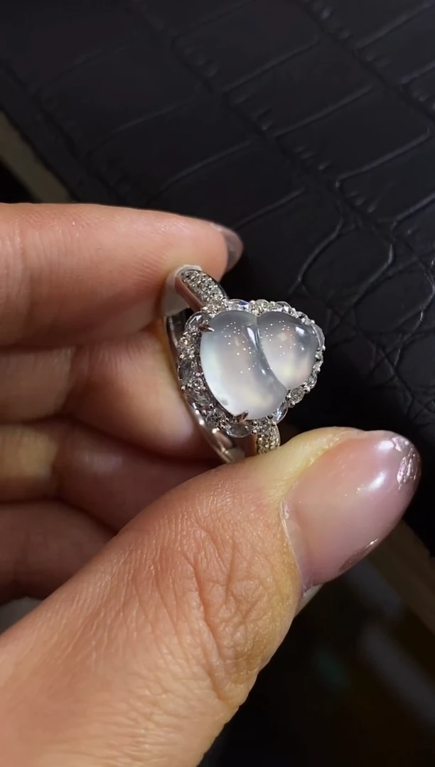 颈饰18K金镶嵌翡翠收到货48小时鉴赏期（超时不退不换）