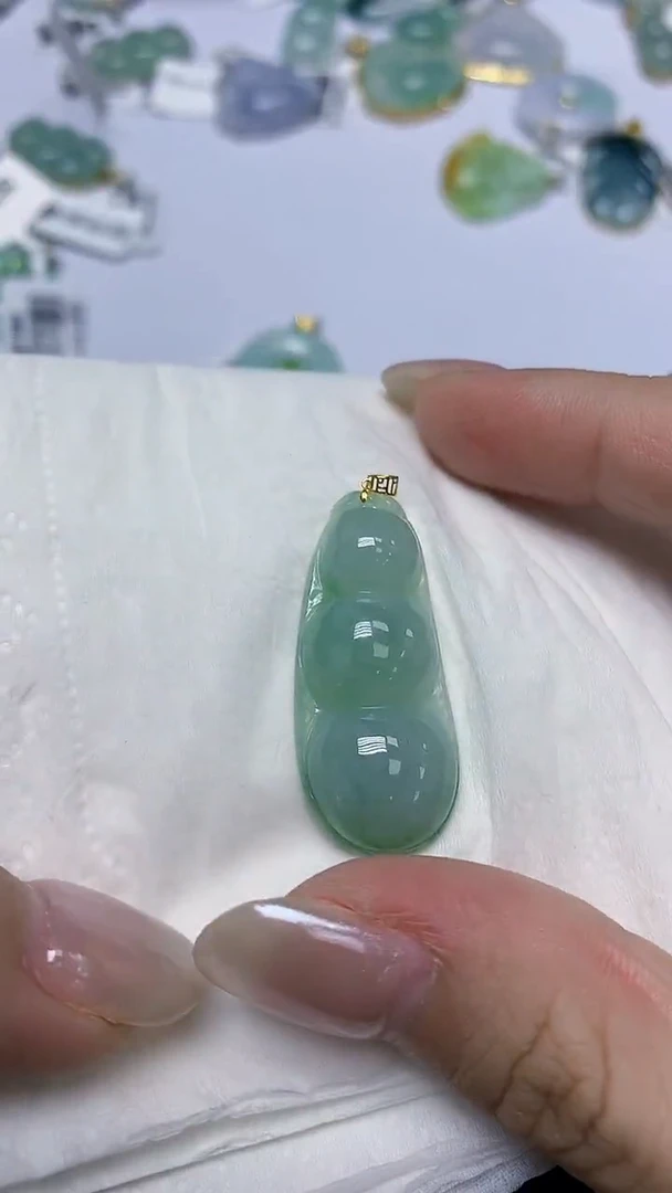 翡翠18K金镶嵌颈饰天然缅甸翡翠A货