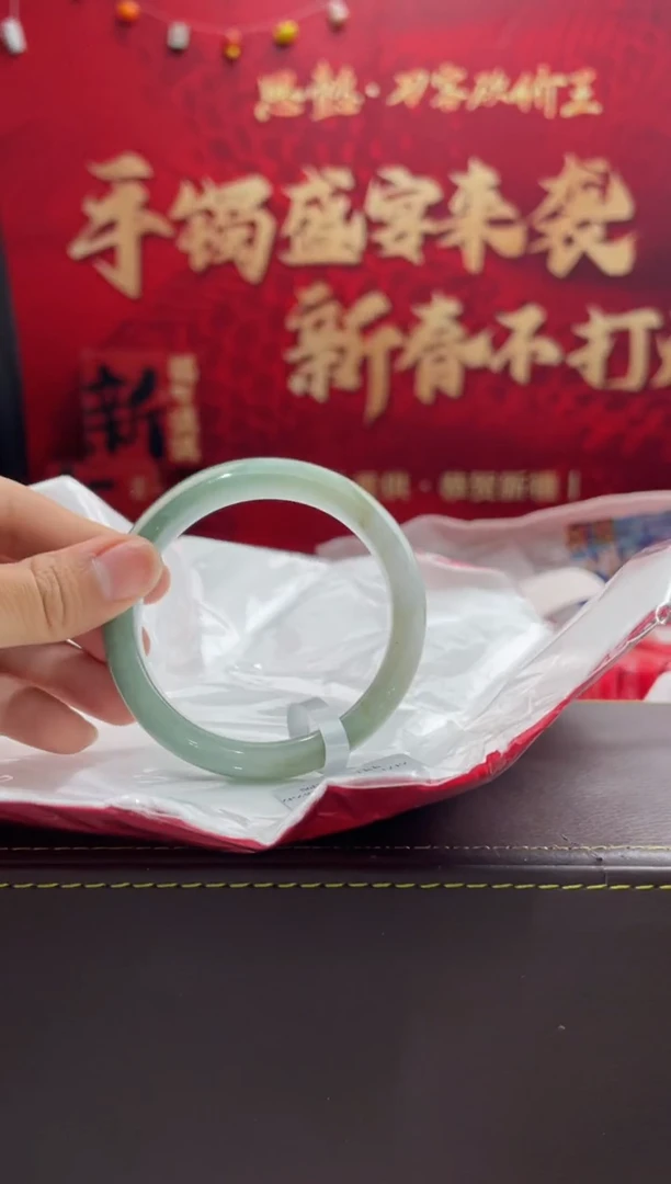 【闪购商品】翡翠手镯未镶嵌10翡翠手镯（微瑕）